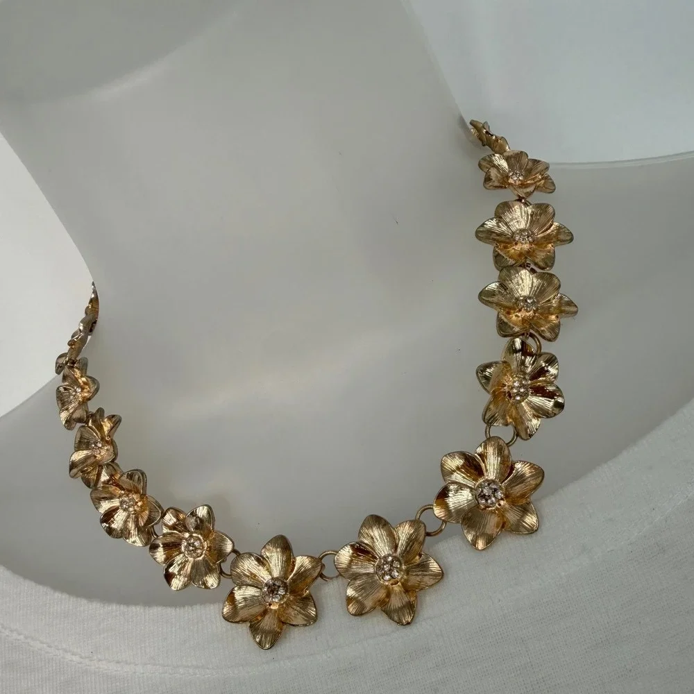 The Limited Gold Tone Floral Rhinestone Statement Collar Necklace Chic‎ 103-86